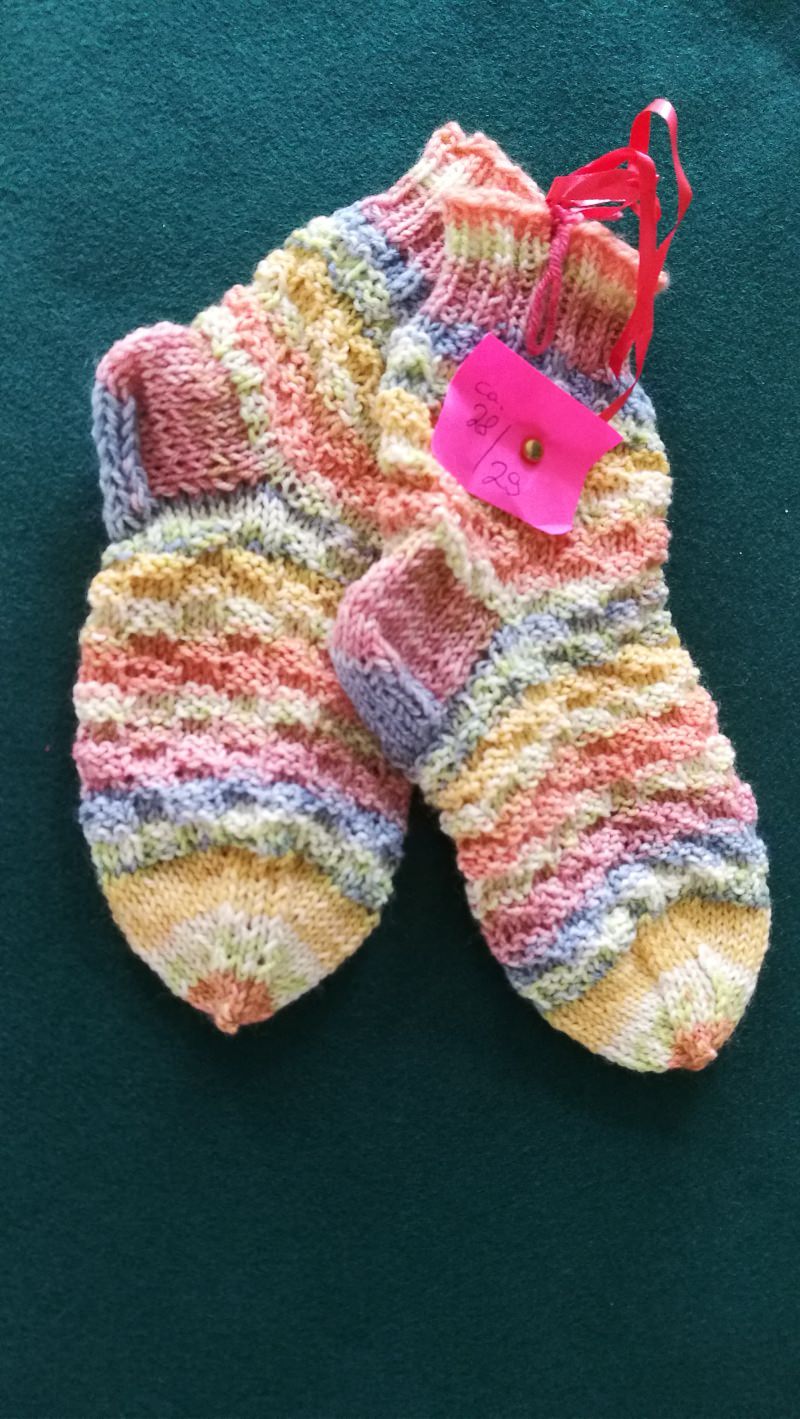  - Handgestrickte Socken für Kinder aus hochwertiger Wolle