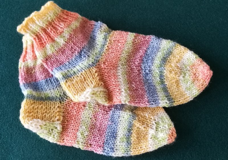  - Handgestrickte Socken für Kinder aus hochwertiger Wolle 