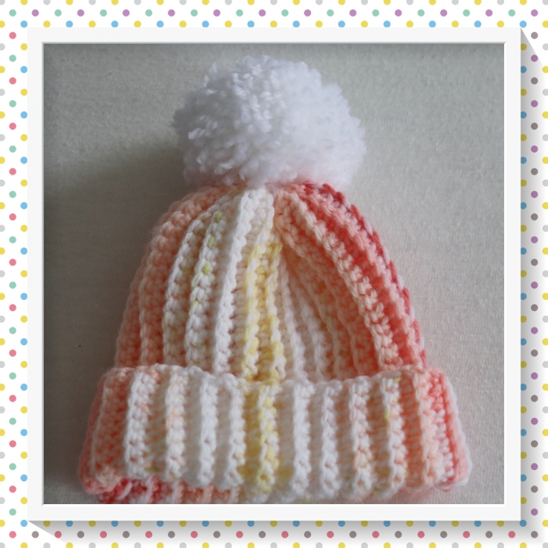  - Kleine Mütze für das neugeborene Baby in orange-gelb-rot mit Bommel,gehäkelt im Rippenmuster,Größe ca. 50-62/68 