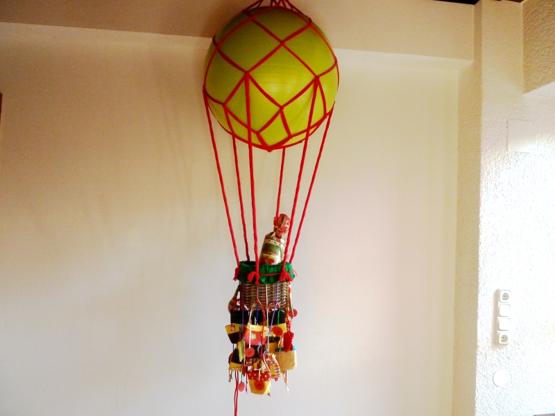  - Adventskalender mit Körbchen, als Fesselballon gearbeitet