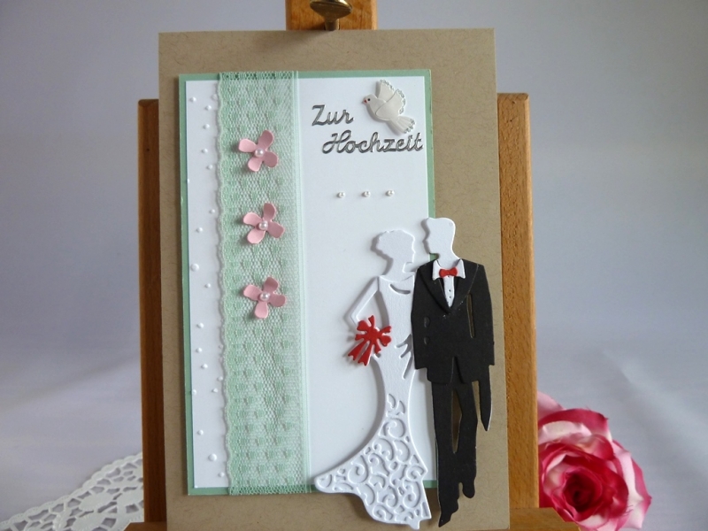  - Edle Hochzeitskarte mit Brautpaar und Spitze, Taube, Perlen und Blüten 