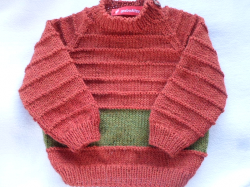  - Gr.80/86 Pullover in rost mit grünem Streifen aus reiner Wolle mit Liebe handgestrickt