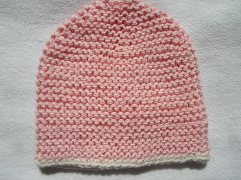  - Gr.62/68 Babymütze in rosa mit naturfarbenem Rand aus reiner Baumwolle handgestrickt