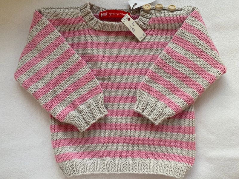  - Gr.74/80 Babypullover in hellbeige mit rosa aus weicher, reiner Baumwolle glatt rechts handgestrickt