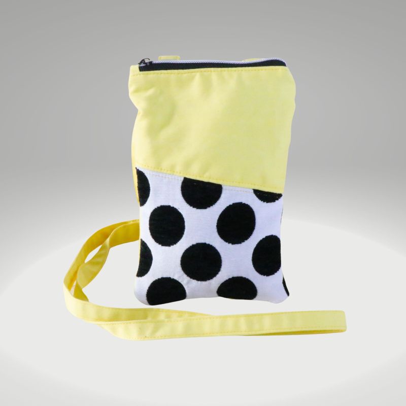  - Gelbe Handtasche zum Umhöngen // polks dots //Tasche für Handy Smartphone Tasche // schwarze Tasche // Stofftasche // gelbe Tasche //Umhängetasche klein
