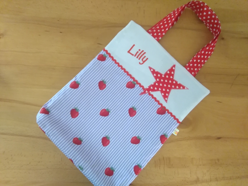  - Kita-Tasche mit Namen, Kindergarten Beutel  , Erdbeertraum und Herzen