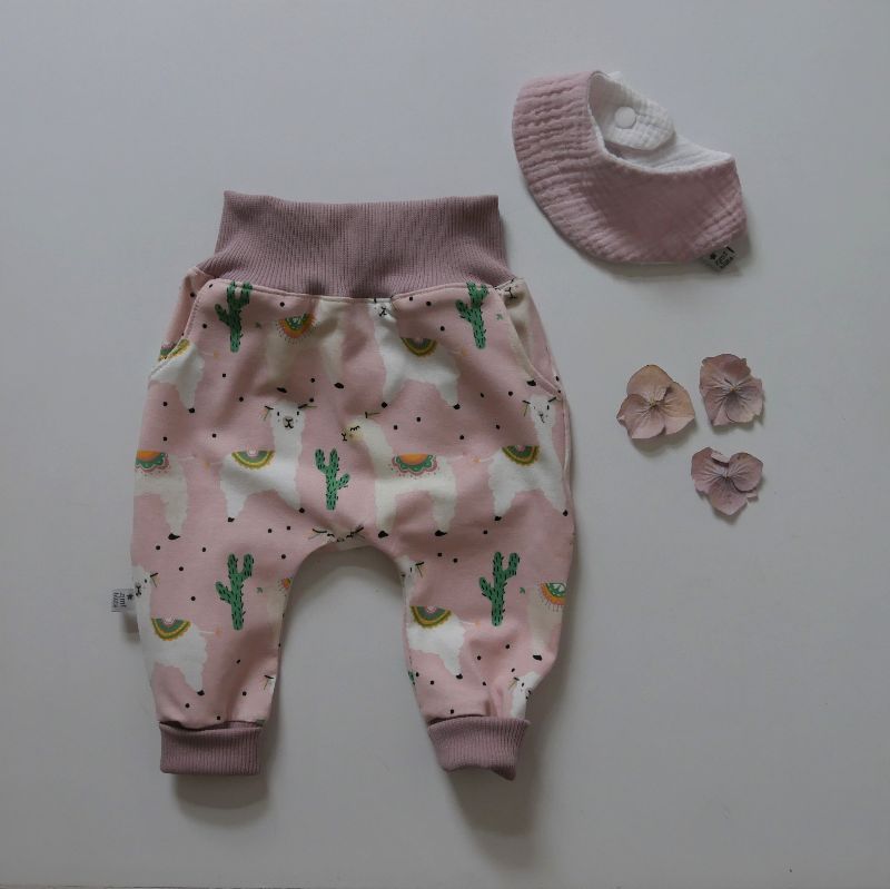  - Neugeborenen Set LAMA 2 teilig Gr. 68 Halstuch Pumphose Baby zimtbienchen    