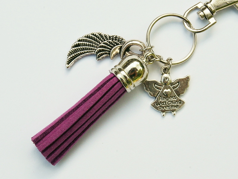  - Schlüsselanhänger Glücksbringer Engel Flügel Quaste lila violett