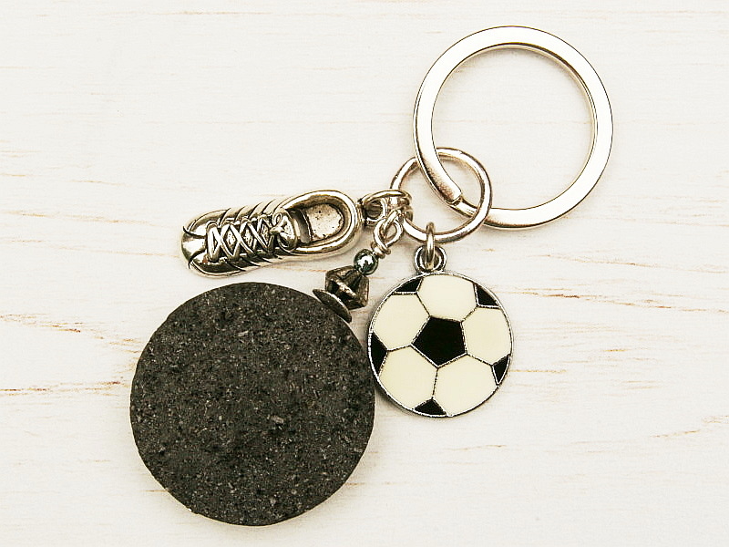  - Schlüsselanhänger Fußball Fußballschuh Lava schwarz 