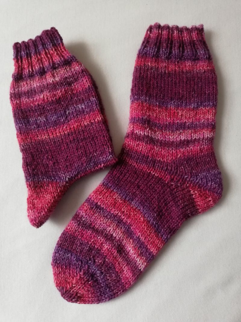  - Socken, handgestrickt, Regia 4911, verschiedene Größen möglich (Gr. 36/37 - 44/45), aus 6-fädiger Sockenwolle