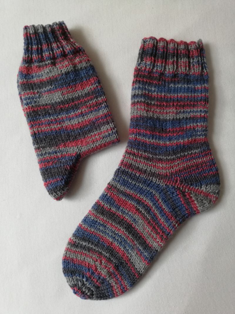  - Socken, handgestrickt, Regia 1145, verschiedene Größen möglich (Gr. 36/37 - 44/45), aus 6-fädiger Sockenwolle
