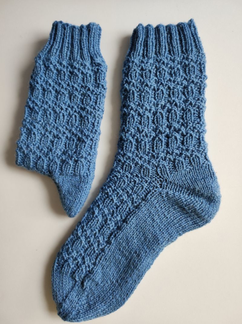  - Socken, handgestrickt, blau, Gr. 38/39, aus 6-fädiger Sockenwolle