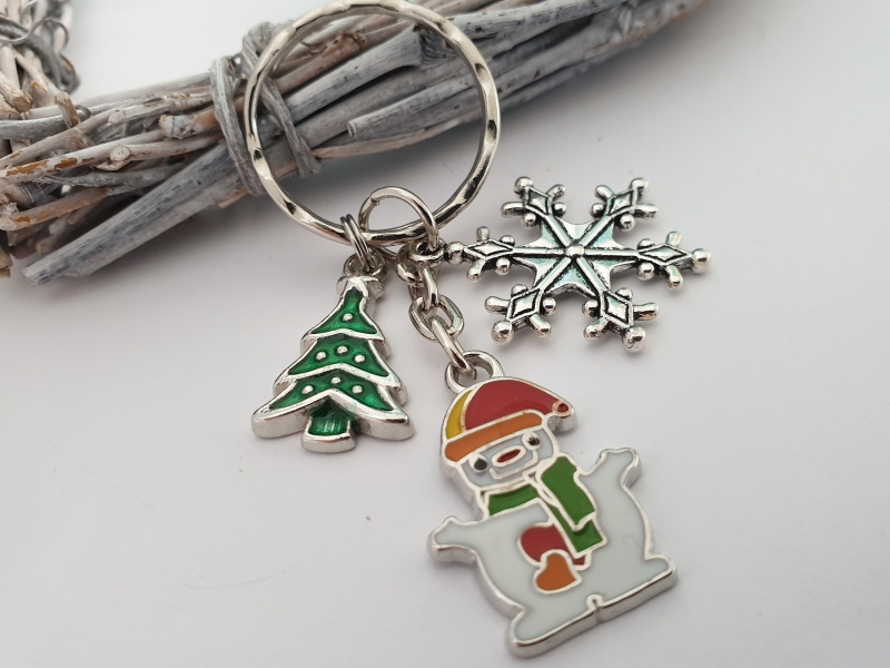  - Schneemann Schneeflocken Schlüsselanhänger mit Metallanhängern Tannenbaum Geschenk Frauen Kinder Winter Nikolaus Weihnachten 