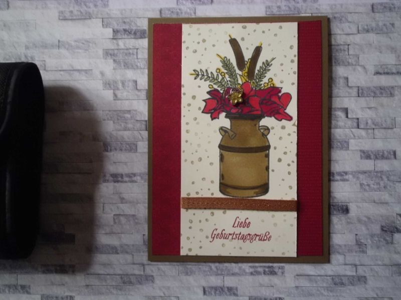  - Nostalgische, selbstgestaltete Gruß-Karte mit Wiesenblumen in einer alten Kanne