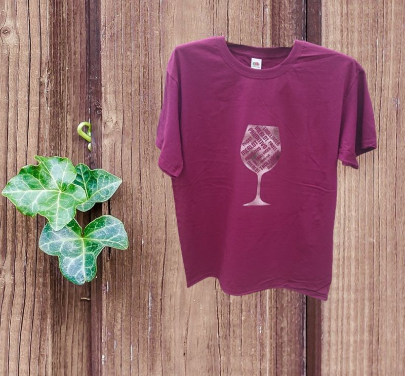  - Baumwoll Damen T-Shirt in burgund mit Weinglas aus Design Flex Folie veredelt 
