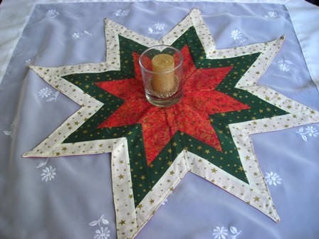  - Weihnachtsstern rot-grün-beige,  in aufwendiger Patchworktechnik gefertigt