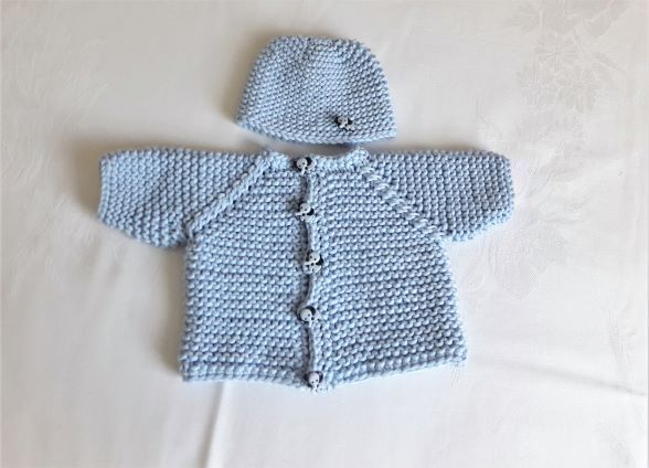  - Babyjacke mit Mütze für Neugeborene in Gr. 44-50  handgestrickt in hellblau mit Elefantenknöpfe