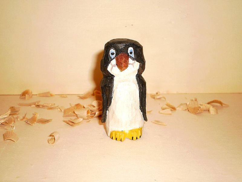  - Pinguin, hand geschnitzt und bemalt aus Lindenholz