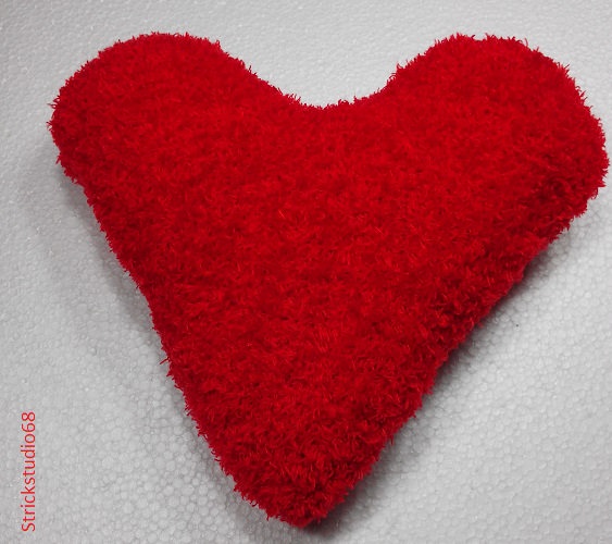  - Herz-Kissen handgestrickt in rot, kuscheliges Garn für die liebe Mutti, für alle die man gern hat und zur Dekoration