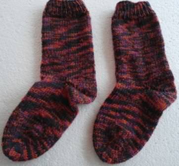  - Dicke Socken Gr.36/37 handgestrickt im selbstmusternden Garn, vorhandene Farben :orange, lila,,dunkel grün 
