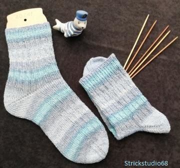  - Socken - Gr.40/41 - handgestrickt - Aqua = verschiedene Blautöne - Streifen - Cotton Stretch