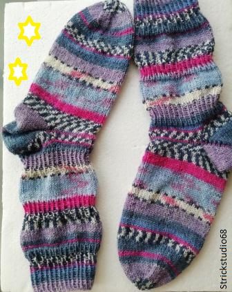  -  Socken - Gr.38/39 - handgestrickt - Streifen - Farbverlauf - blau, lila, pink, weiß, schwarz