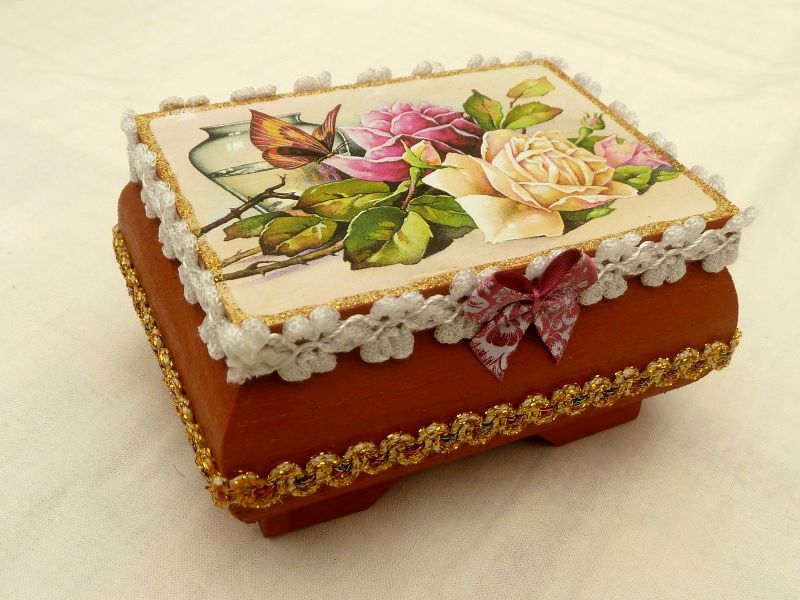  - Romantisches Schmuckkästchen aus Holz mit Rosen und Schmetterling Geschenkidee Mädchen
