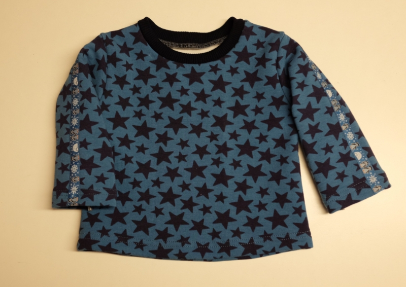  - Sweatshirt Gr. 62/68 für Jungen  blau mit Sternen und Webband