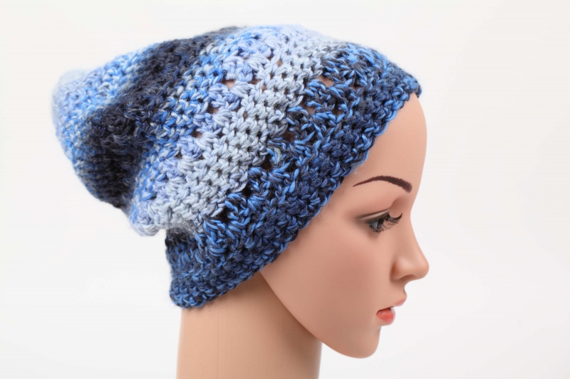  - kuschelig warme Häkelmütze Mütze Wintermütze für Damen Beanie mit Degrade-Effekt in Blau