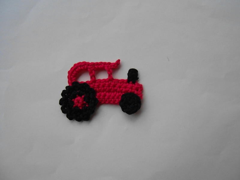  - Aufnäher kleiner Traktor rot, feines Baumwollgarn, Farbwünsche möglich 