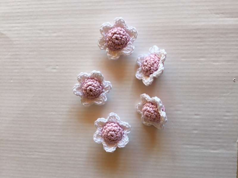  - Set 5 Häkelperlen Blume, Holzkugeln 15mm, umhäkelt ca. 20mm, Farbwünsche aus Catania Farbkarte 