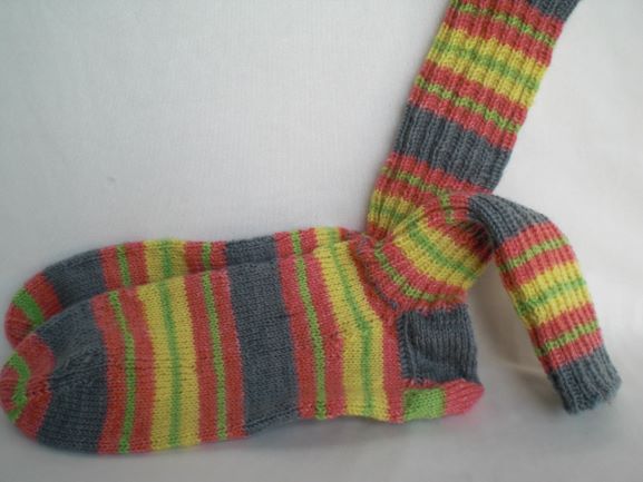  - handgestrickte warme Socken in Gr. 38/39, bunt gestreift, kaufen 