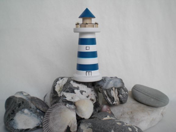  - kleiner gedrechselter Holz-Leuchtturm in blau und weiß, 9 cm, maritime Deko kaufen 