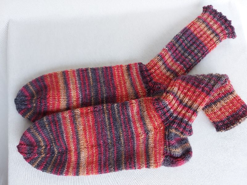  - handgestrickte warme Socken in Gr. 38/39, rot/beige/braun gestreift kaufen    