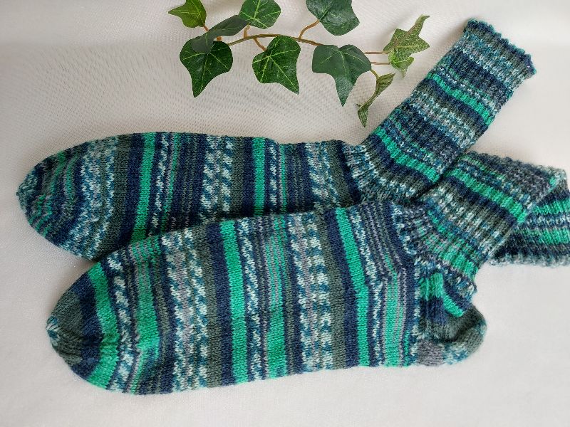  - handgestrickte warme Socken in Gr. 46/47, grün gemustert kaufen  