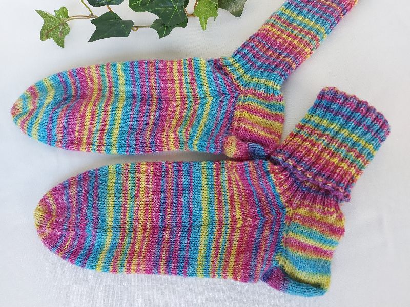  - handgestrickte warme Socken in Gr. 44/45, Regenbogen, kaufen     