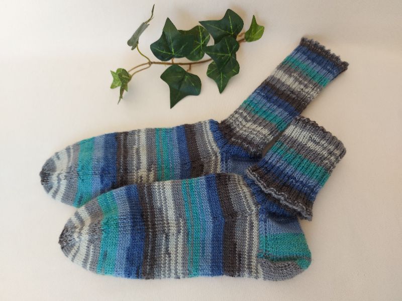  - handgestrickte Socken in Gr. 40/41 blau, grau und türkis gestreift, kaufen    
