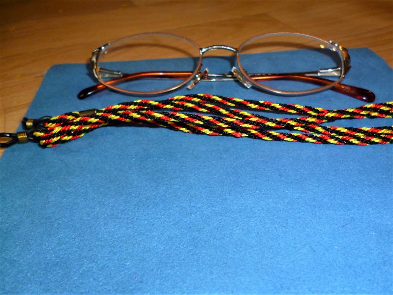 - Handgeflochtenes Brillenband  aus Schmuckkordel für Sonnenbrillen, Lesebrillen und kabellose Kopfhörer