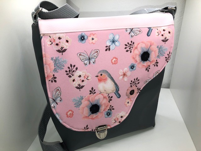  - Sehr schöne Handtasche Tasche aus Kunstleder mit  tollem rosa Vogel Stoff  handarbeit