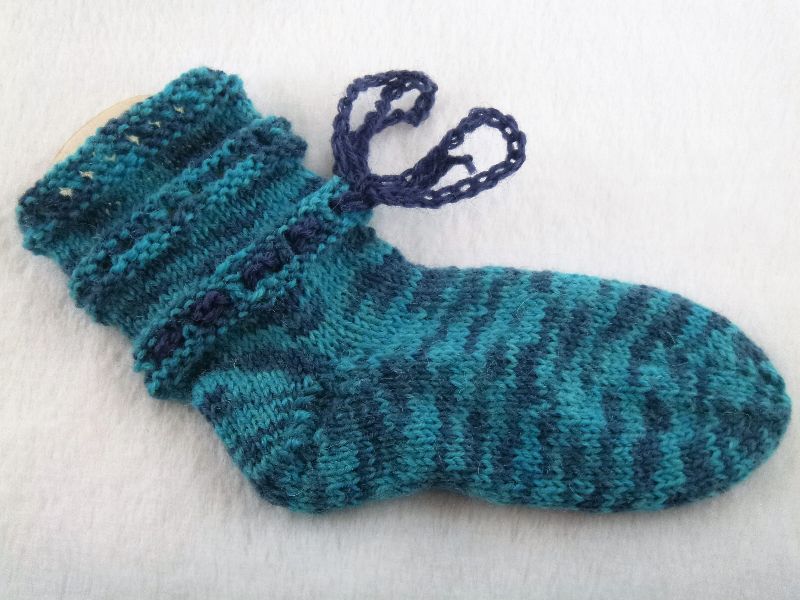  - handgestrickte Baby-Socken mit Binde-Band in  türkis 18/19