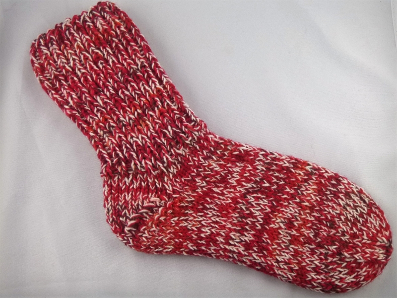  - ein Paar handgestrickte super dicke Socken in Größe 38/39 rot/weiß