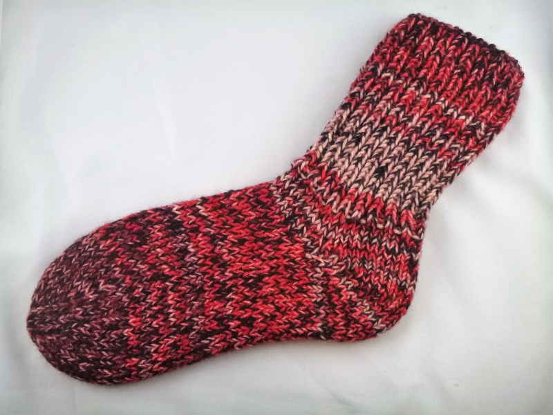  - handgestrickte extra dicke Socken in rot-schwarz mit Glitzerfaden Größe 38/39 