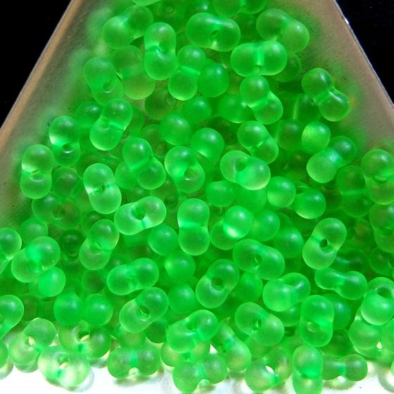  - 20 Gramm Farfalle Perlen, 3,2 x 6,5 mm - neon grün, Schmetterlingsperlen, böhmische Glasperlen