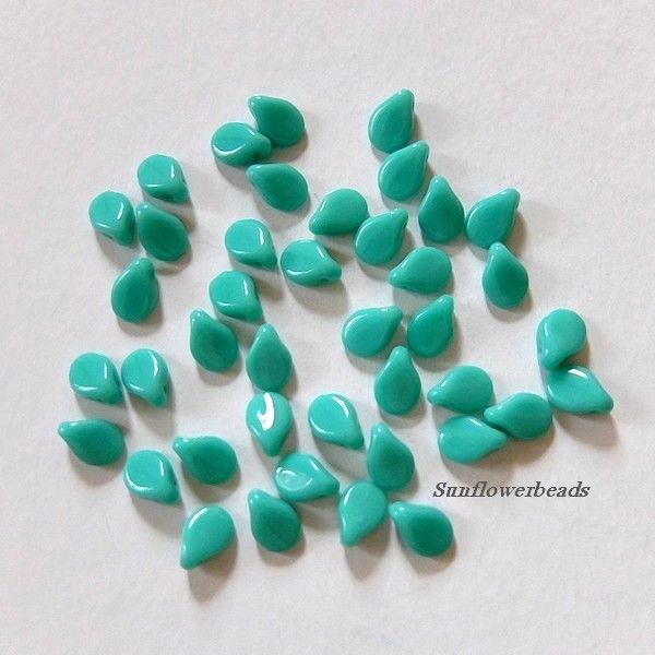  - 50 Blütenblätter, Preciosa Pip beads - grün türkis opak