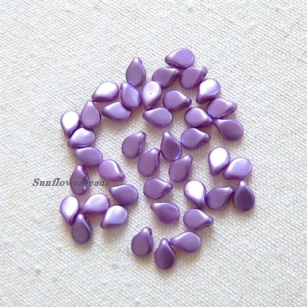  - 50 Blütenblätter, Preciosa Pip beads - pastell lila