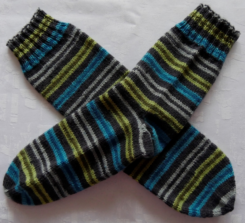  - handgestrickte Socken Gr. 36/37 in blau/grün gestreift