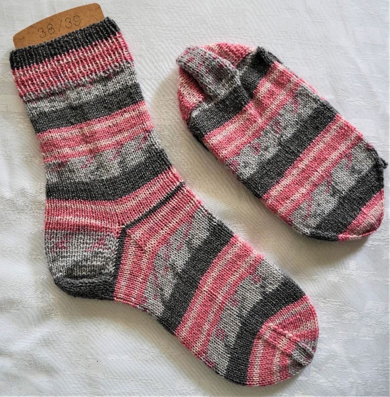  - handgestrickte Socken Gr. 38/39 in rosa-grau-gestreift