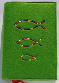 Gotteslobhülle Einband handgefertigt aus 3mm Filz mit bunten Fischen hellgrün kaufen Kommunion Geschenke