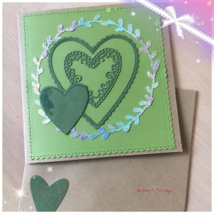 Grußkarte Handgefertigt aus Kraftpapier, Grüne Herzen mit Silbernem Blätterkranz