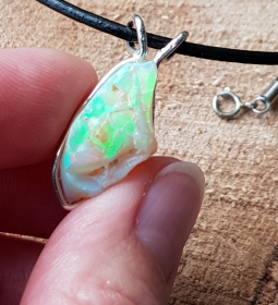☆Opalbrocken-Anhänger mit Leder- Silberkette☆ Geschenk für Sie, welo, Edelstein ,925 Kette, Kettenanhänger mit Feuer, Muttertag, schwarze 2535.181201.151421_20181113_134813